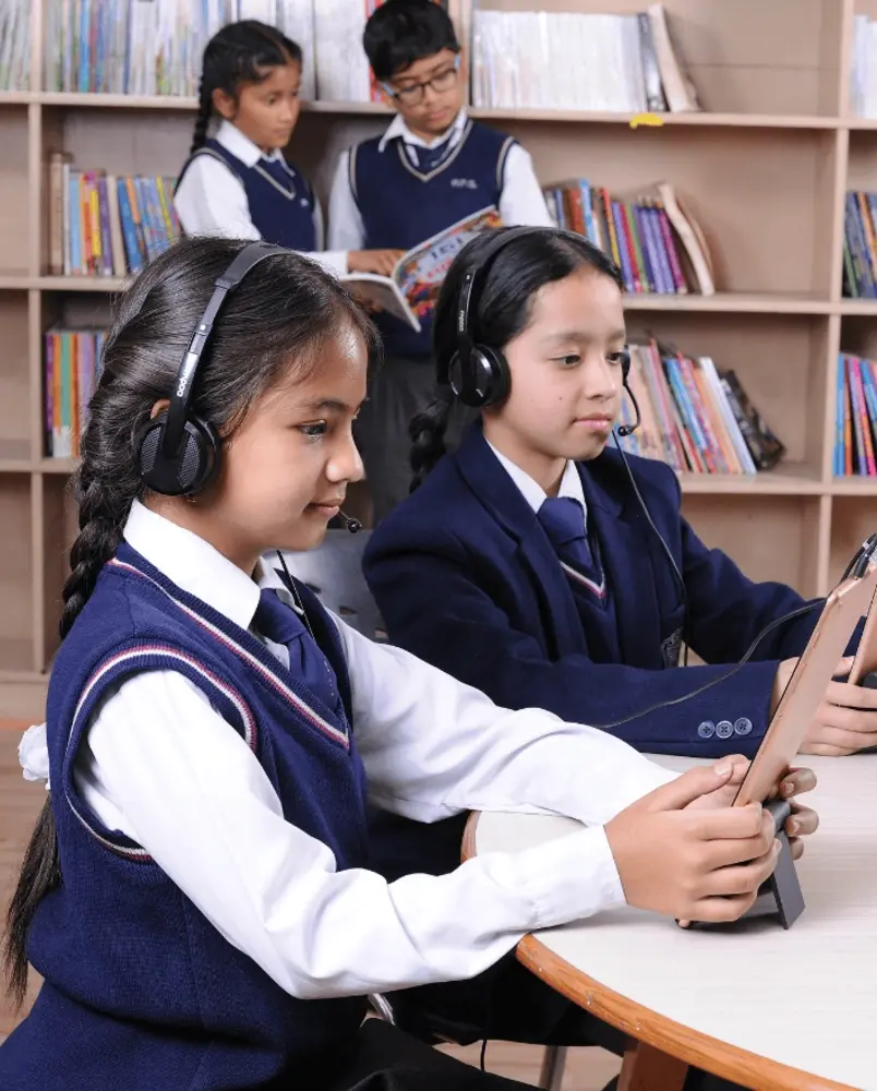 primary kids in interactive class using gadgets